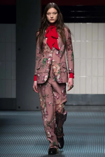 Look 44